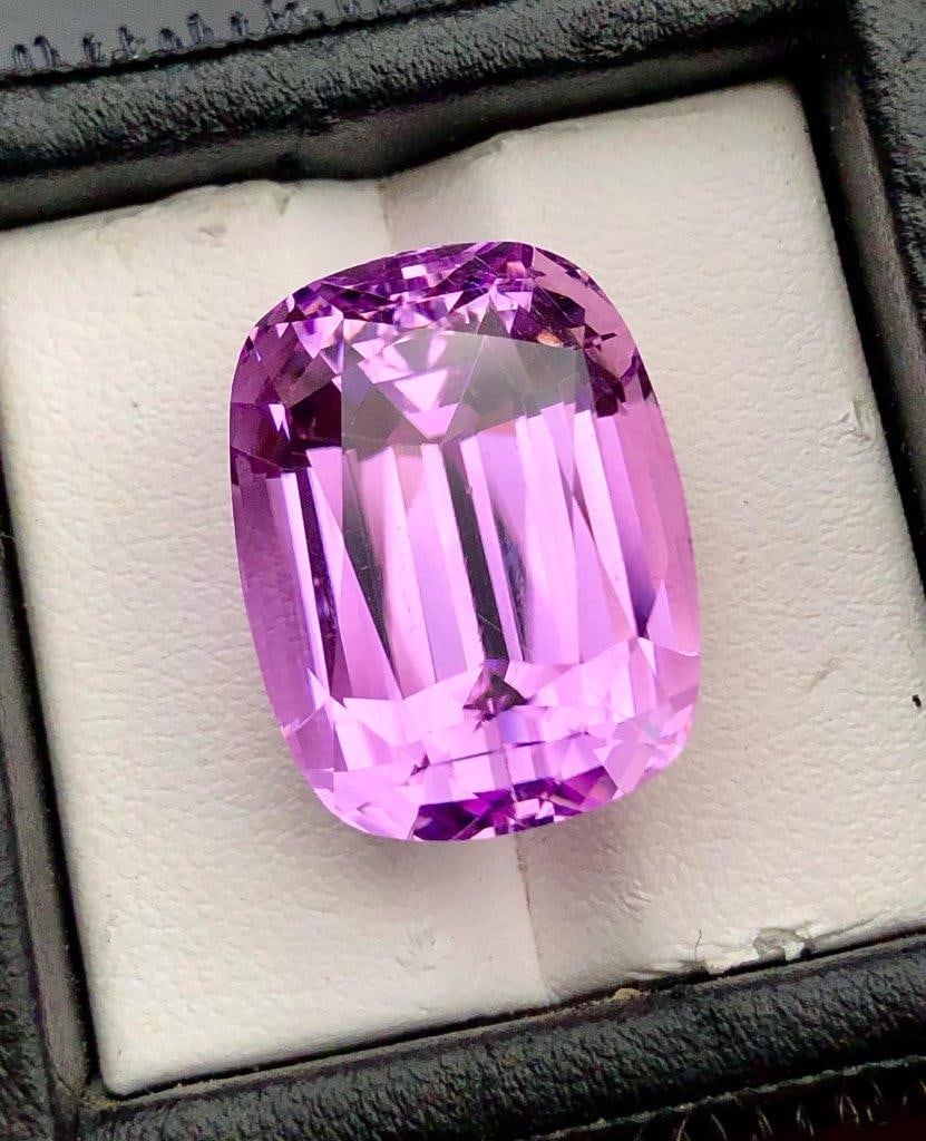 Deep Pink Kunzite High Quality - 75 Carats (1 of 4)