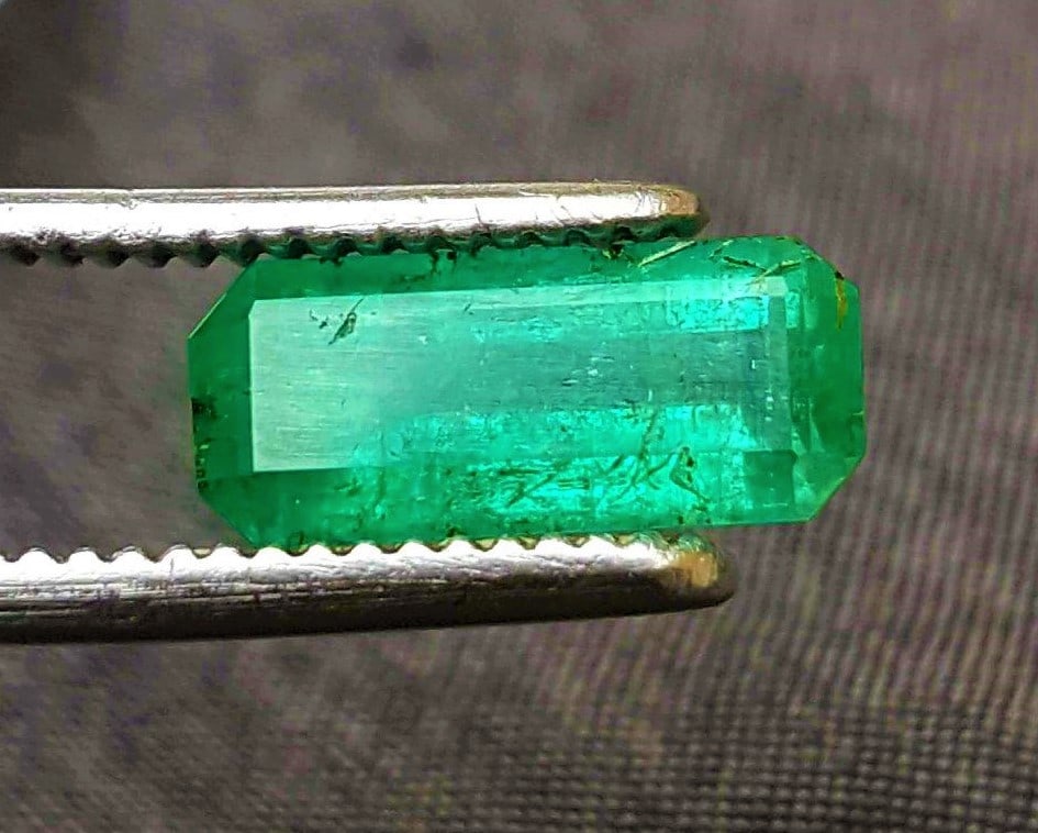 Afghan Origin Natural Emerald - 1.95 Carats - 13X5.5X5 mm: Afghan Origin Natural Emerald - 1.95 Carats - 13X5.5X5 mmShipping Rate: $15.00 .shipping rates are determined by Parcel weight and destination.Combined shipping: We offer combine shipping on multiple 