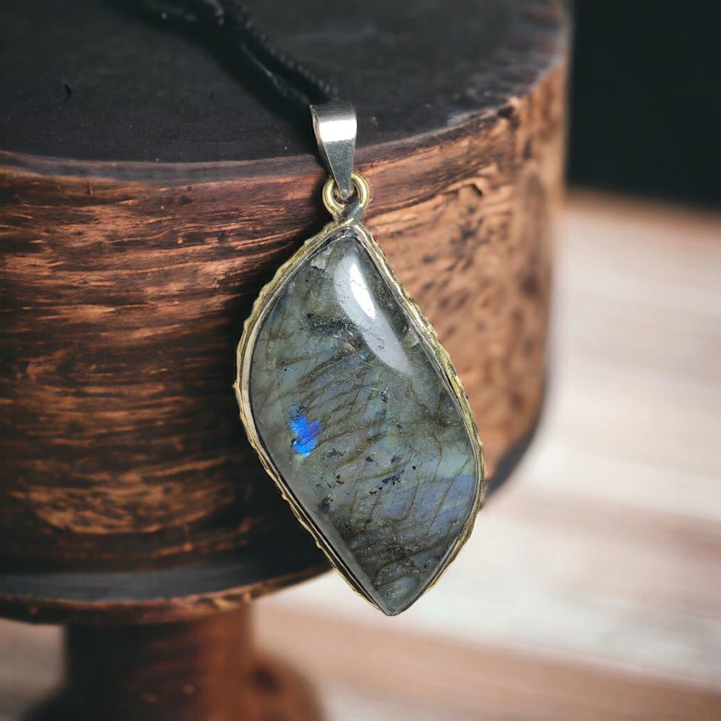 Blue Fire Labradorite Gemstone Handmade Pendant: Blue Fire Labradorite Gemstone Handmade Pendant Shipping: