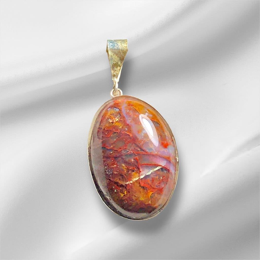 AGATE & QUARTZ HEART PENDANT: AGATE & QUARTZ HEART PENDANT Shipping: