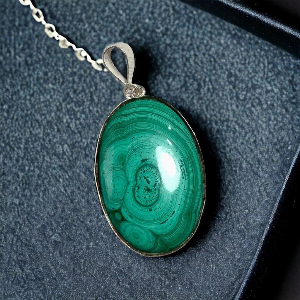Malachite Pendant Necklace: Malachite Pendant Necklace Shipping: