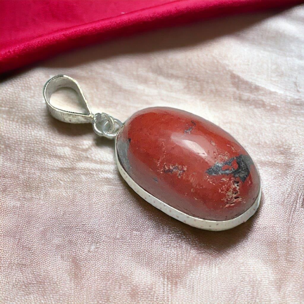 Amazing Natural Jasper Pendant: Amazing Natural Jasper Pendant Shipping: