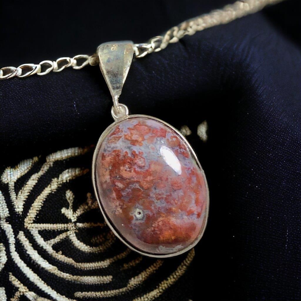 ORANGE AGATE SLICE PENDANT: ORANGE AGATE SLICE PENDANT Shipping: