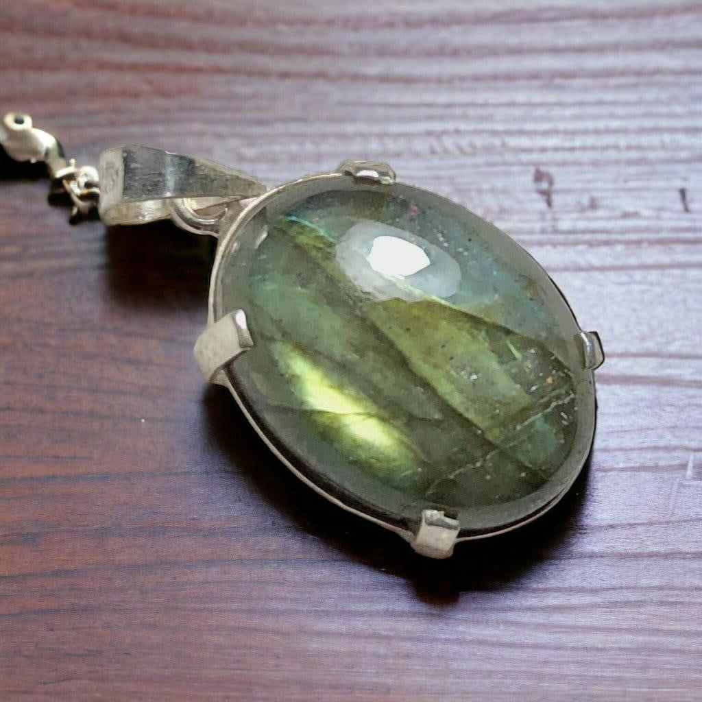 Unique Multi Flash Labradorite Pendant: Unique Multi Flash Labradorite Pendant Shipping: Domestic: Flat-rate of $23.00 to anywhere within the contiguous U.S.International: Foreign shipping rates are determined by destination. International