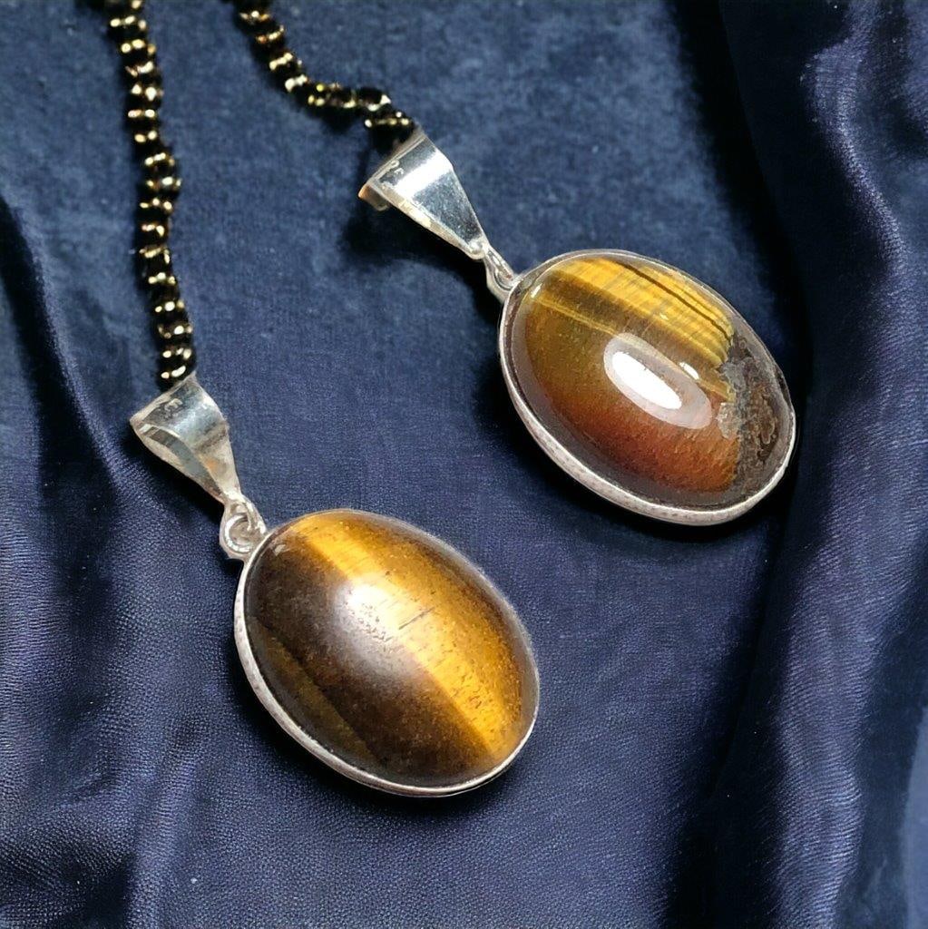 Tiger eye crystal Pendant Paired: Tiger eye crystal Pendant Paired Shipping: Domestic: Flat-rate of $23.00 to anywhere within the contiguous U.S.International: Foreign shipping rates are determined by destination. International