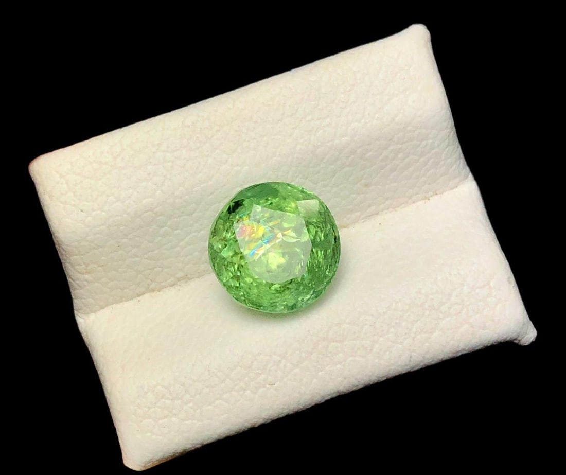 2.20 Carats Round Green Tourmaline - 8X8X6 mm: 2.20 Carats Round Green Tourmaline - 8X8X6 mm Shipping: