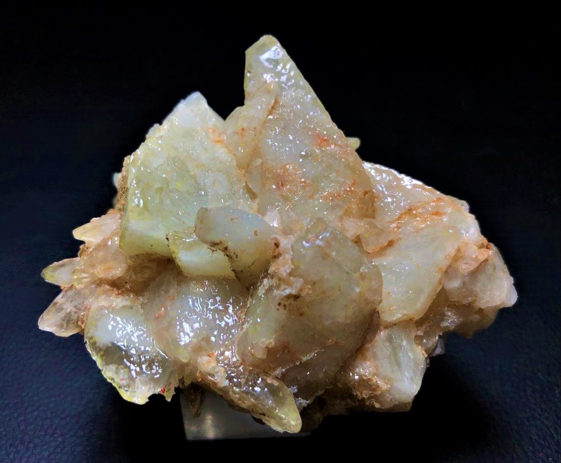 Natural Termination Dogtooth Calcite - 286 Grams: Natural Termination Dogtooth Calcite Mineral - 286 Grams - 93X76X63 mmShipping Rate: $36.00 .shipping rates are determined by Parcel weight and destination.Combined shipping: We offer combine shipping