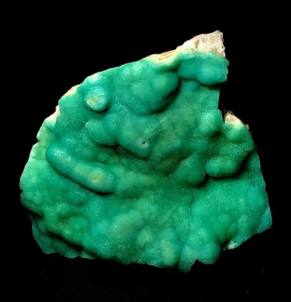 High Quality Hemimorphite Mineral - 897 Grams: High Quality Hemimorphite Mineral - 897 Grams - 116X129X62 mmShipping Rate: $70.00 .shipping rates are determined by Parcel weight and destination.Combined shipping: We offer combine shipping on multi