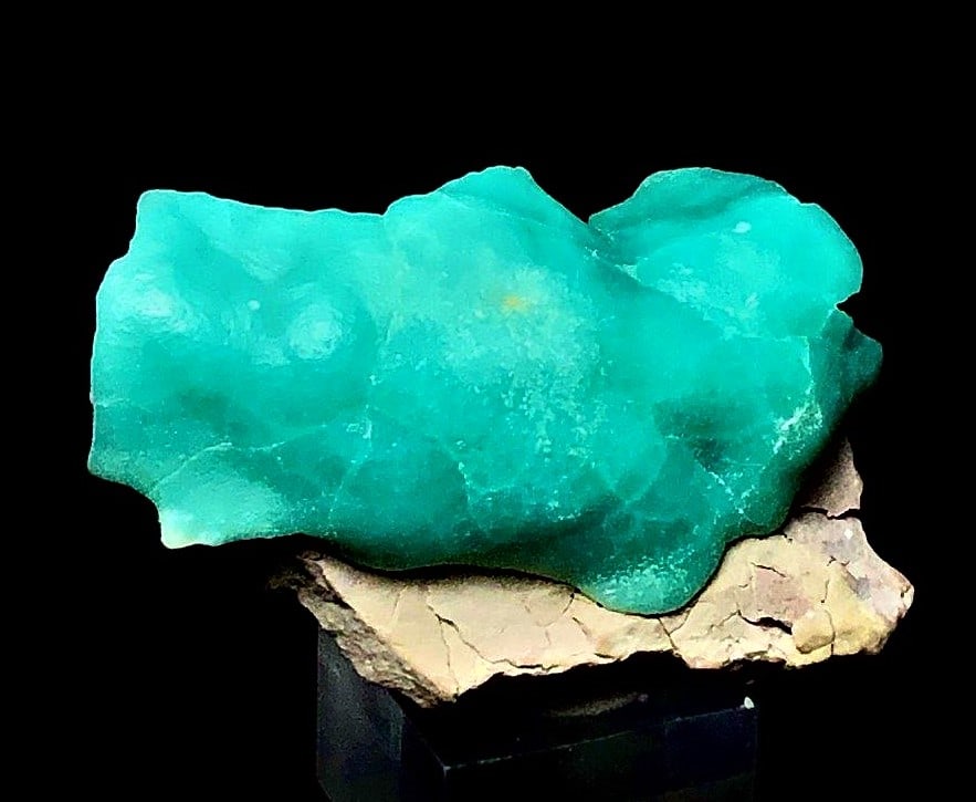 Hemimorphite With Mother Rock - 114 Grams: Hemimorphite With Mother Rock - 114 Grams - 76X49X33 mmShipping Rate: $23.00 .shipping rates are determined by Parcel weight and destination.Combined shipping: We offer combine shipping on multiple it