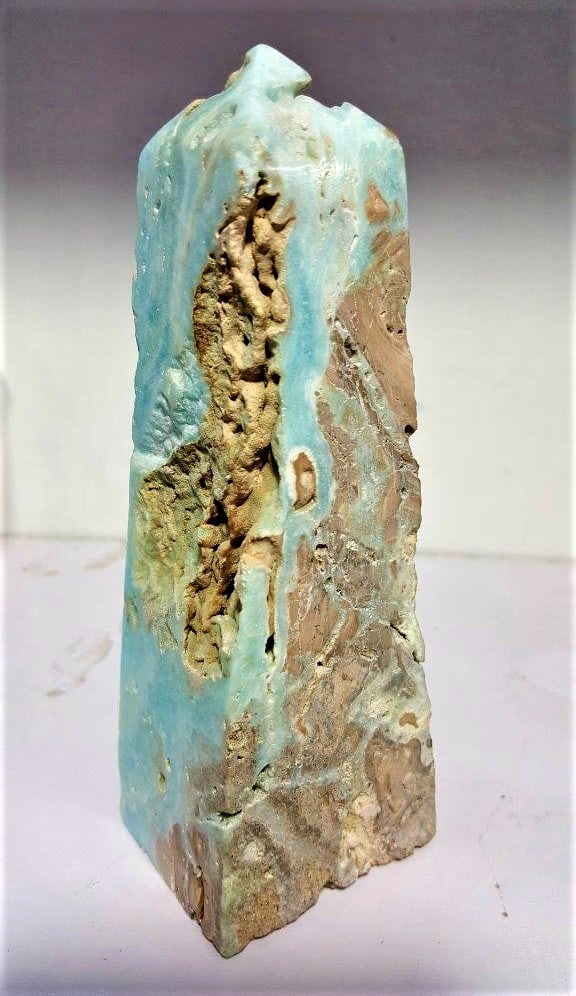 Naturally Itched Carrabian Calcite Tower - 580 Grams: Naturally Itched Carrabian Calcite Point Tower - 580 GramsShipping Rate: $55.00 .shipping rates are determined by Parcel weight and destination.Combined shipping: We offer combine shipping on multiple
