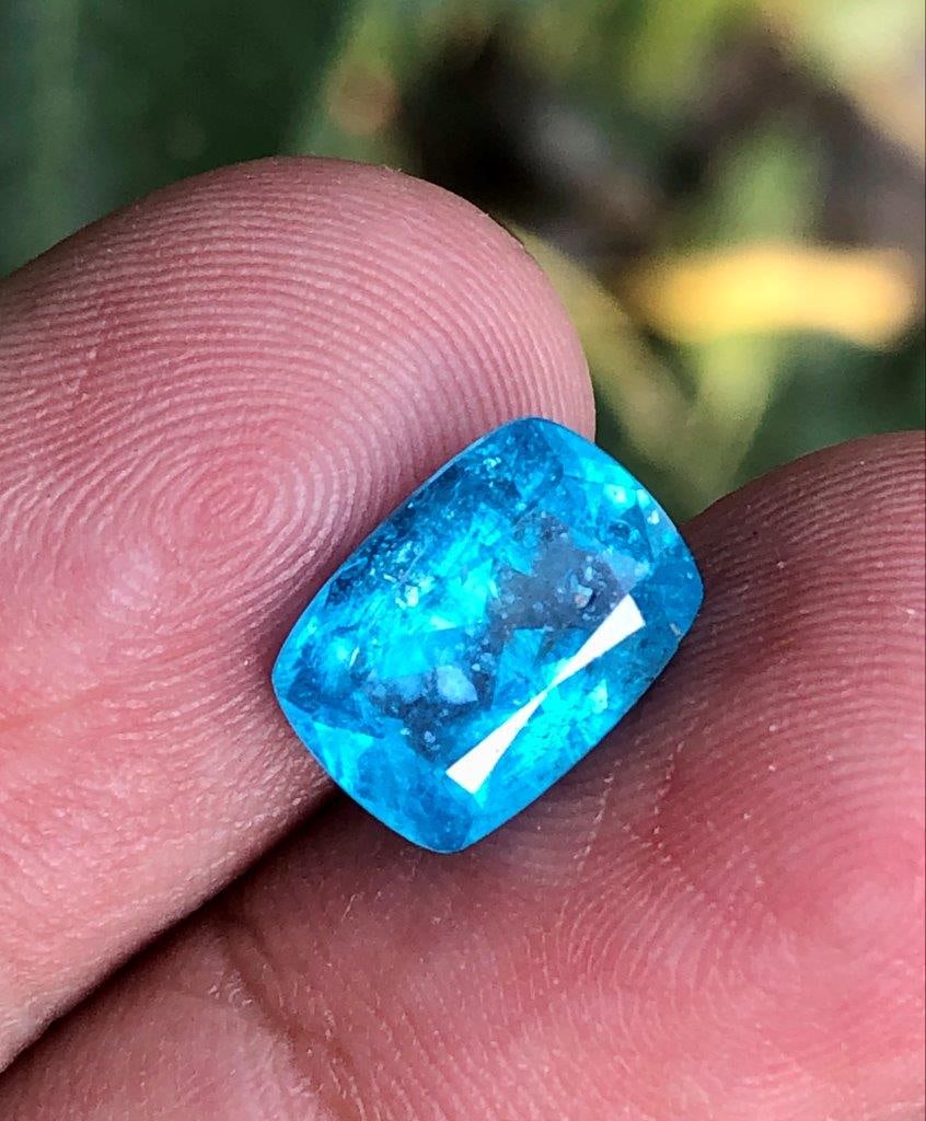 3.45 Carats Neon Paraiba Apatite Gemstone ? Vibrant Blue Green Loose Stone 11x8x5 mm: Beautiful 3.45 carats Neon Paraiba Apatite gemstone featuring an intense blue-green color, exceptional brilliance, and eye-catching sparkle. Measuring 11x8x5 mm, this stunning loose gemstone is ideal 