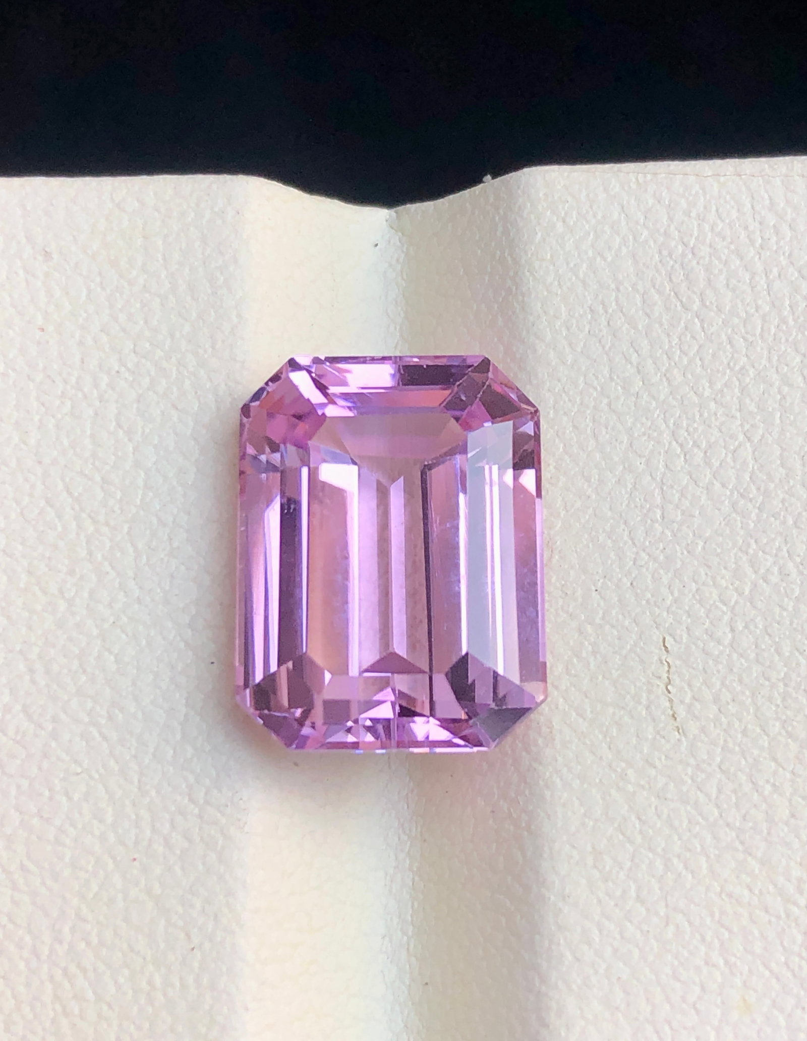 14.55 Cts AAA Deep Pink Kunzite Natural Loose Gemstone ? Fine Faceted Gem for Custom Jewelry ? 16.5: 14.55 Carats AAA Quality Deep Pink Kunzite Gemstone featuring a rich, vibrant pink color with outstanding brilliance and excellent clarity. Expertly faceted to maximize sparkle, this natural kunzite m
