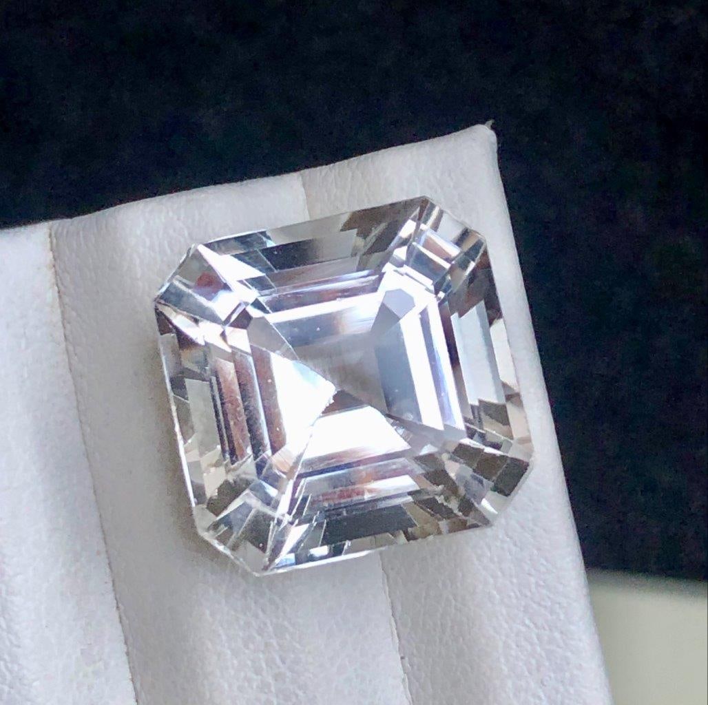 22 carats Natural Golden Topaz Gemstone ? Luxury Loose Stone - 18X18X12 mm: 22 carats Natural Golden Topaz Gemstone ? Luxury Loose Stone - 18X18X12 mmShipping Rate: 23$ WorldWideshipping rates are determined by Parcel weight and destination.Combined shipping: We offer combine