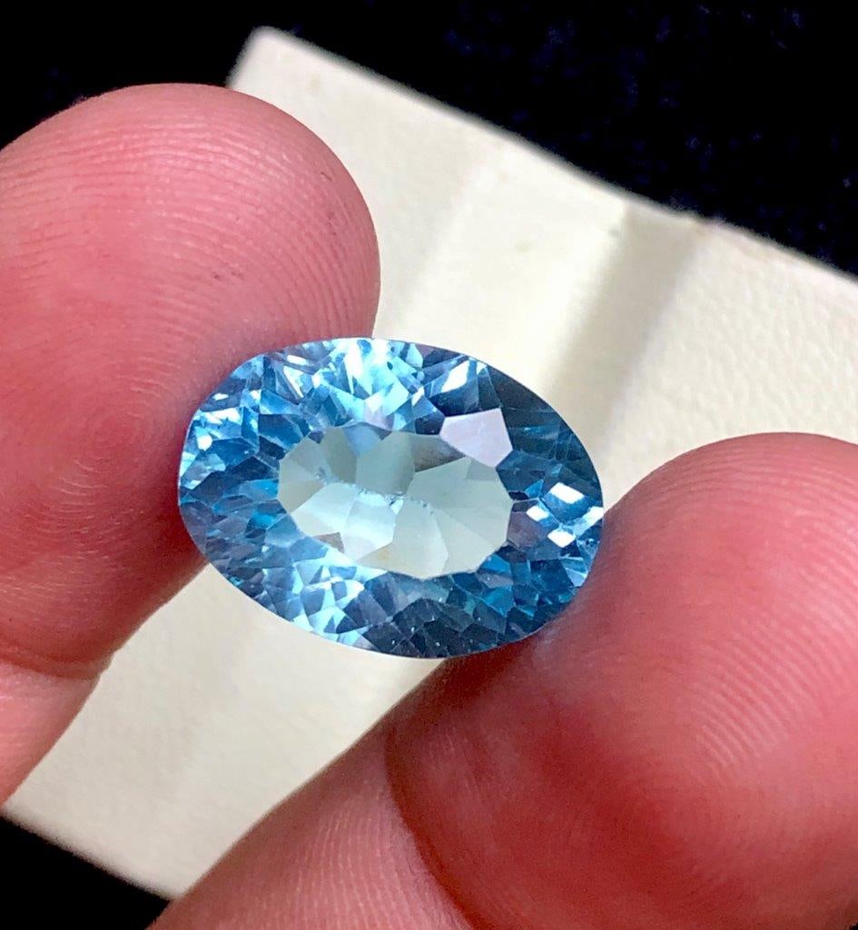 Swiss Topaz Oval Shape - 11.20 crts - 16X11.5X8 mm: Swiss Topaz Oval Shape - 11.20 crts - 16X11.5X8 mmShipping Rate: 23$ WorldWideshipping rates are determined by Parcel weight and destination.Combined shipping: We offer combine shipping on multiple it