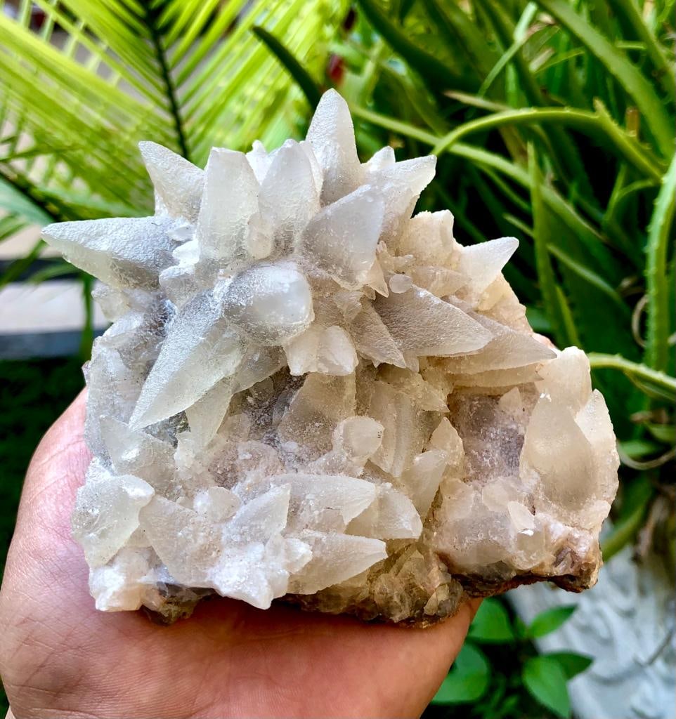 800 Grams Dogtooth Calcite Mineral - 100X98X60 mm: 800 Grams Dogtooth Calcite Mineral - 100X98X60 mmShipping Rate: FREE SHIPPING .shipping rates are determined by Parcel weight and destination.Combined shipping: We offer combine shipping on multiple i