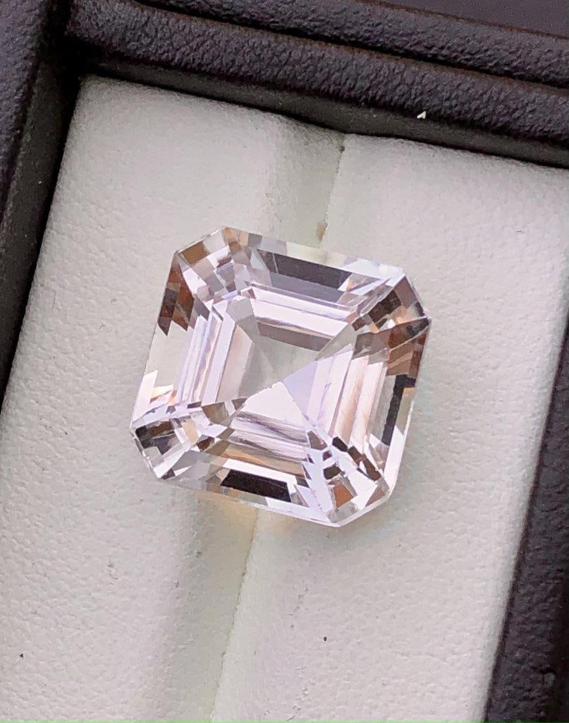 21.80 carats Amazing Golden Topaz Gemstone - 16X16X11 mm: 21.80 carats Amazing Golden Topaz Gemstone - 16X16X11 mm Shipping Rate: $15.00 .shipping rates are determined by Parcel weight and destination.Combined shipping: We offer combine shipping on multiple 