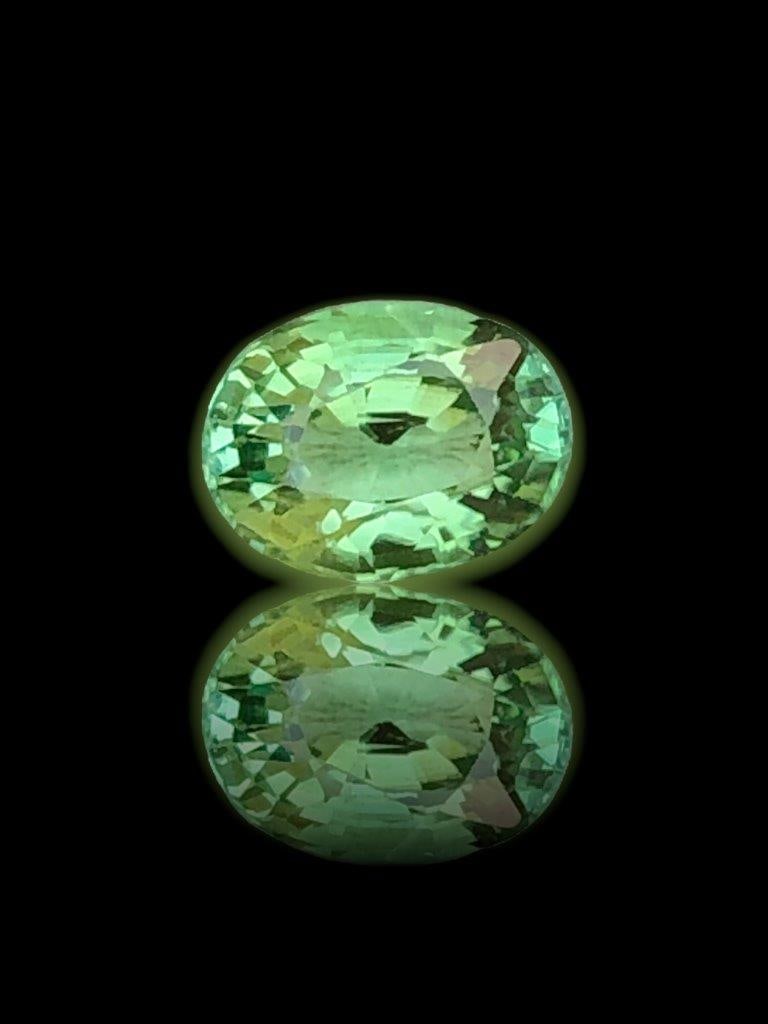 Very Fine Quality Green Tourmaline - 2.80 Carats - 10X8X6 mm (1 of 3)
