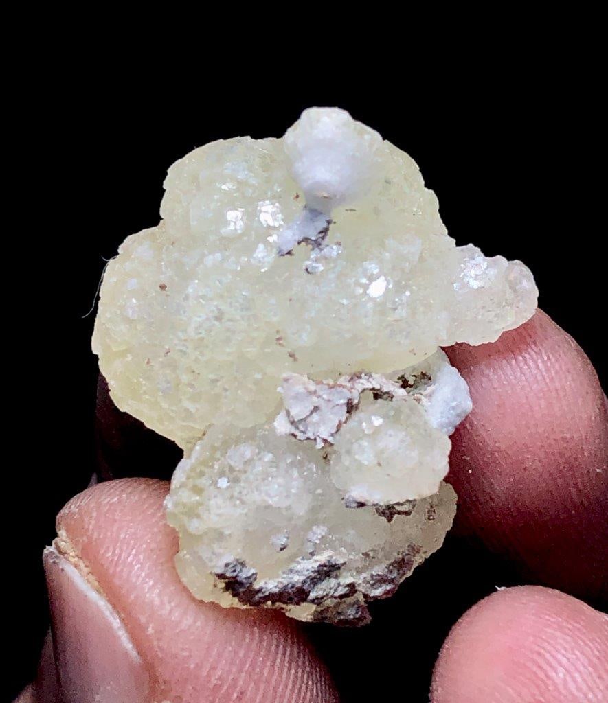 5.2 Grams Beautiful Brucite Crystal -20X10X10 mm: 5.2 Grams Beautiful Brucite Crystal -20X10X10 mmShipping Rate: 23$ .shipping rates are determined by Parcel weight and destination.Combined shipping: We offer combine shipping on multiple items purcha