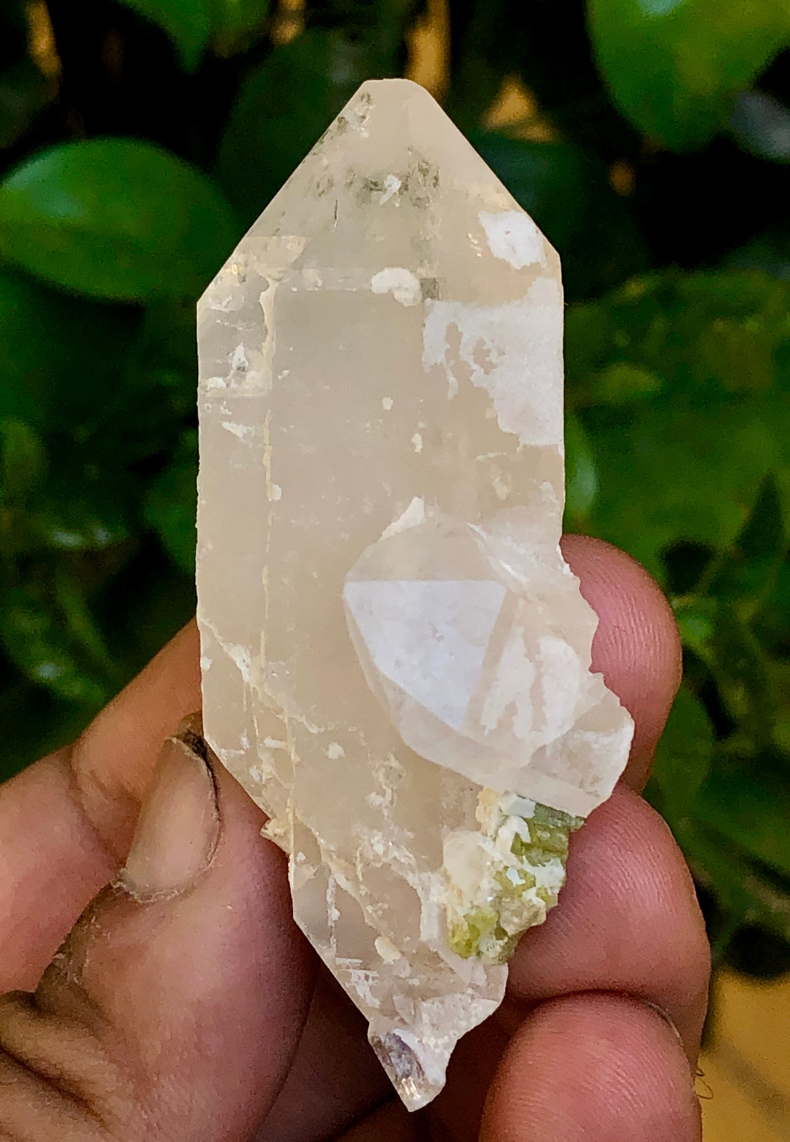 Quartz Crystal With Green Tourmaline Undamaged Mineral Specimen - 43.14 Grams - 69X32X19 mm: Quartz Crystal With Green Tourmaline Undamaged Mineral Specimen - 43.14 Grams - 69X32X19 mm Shipping Rate: 23$ .shipping rates are determined by Parcel weight and destination.Combined shipping: We off