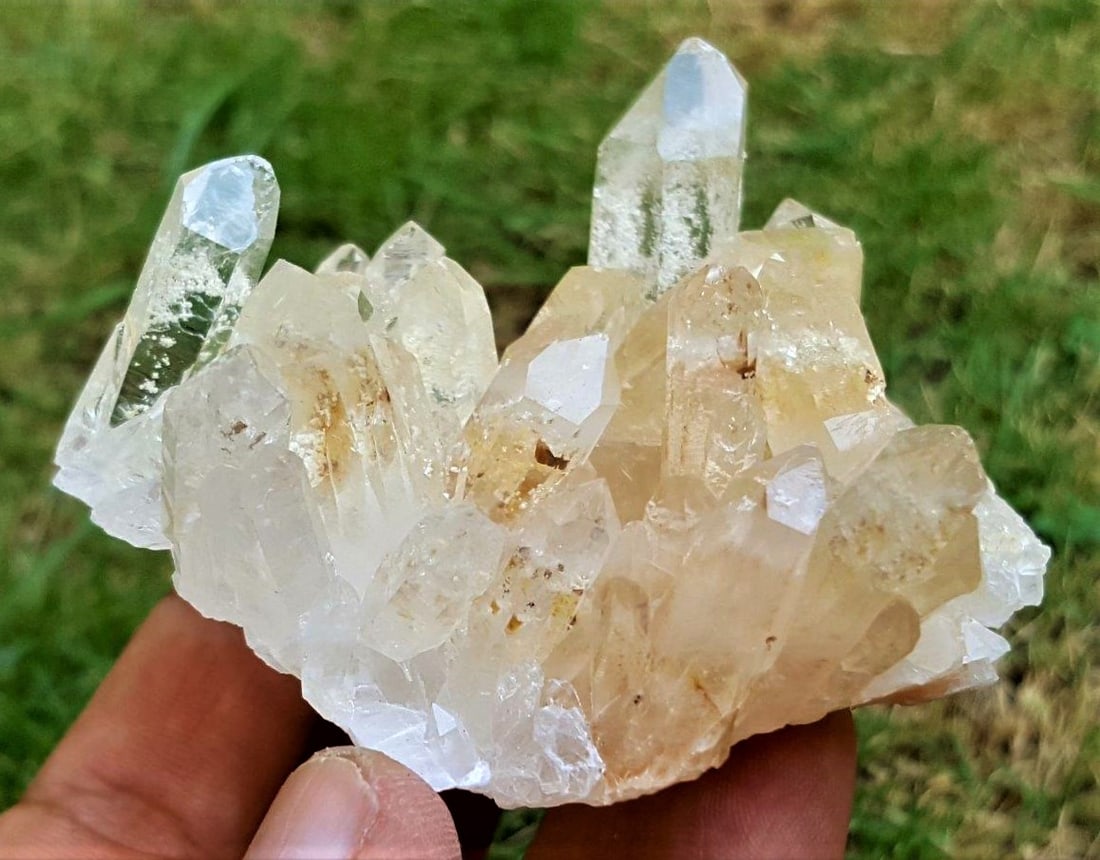 Quartz Cluster Specimen - 108 Grams: Quartz Cluster Specimen - 108 GramsShipping Rate: $23.00 .shipping rates are determined by Parcel weight and destination.Combined shipping: We offer combine shipping on multiple items purchased to red