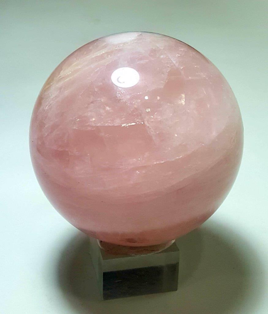 High Quality Rose Quartz Crystal -713 Grams: High Quality Rose Quartz Crystal -713 Grams - Diameter 80 mmShipping Rate: $65.00 .shipping rates are determined by Parcel weight and destination.Combined shipping: We offer combine shipping on multip