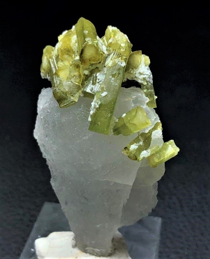 Tourmaline Crystals Cluster On Top - 16.9 Grams: Tourmaline Crystals Cluster On Top - 16.9 Grams - 57X32X17 mmShipping Rate: $23.00 .shipping rates are determined by Parcel weight and destination.Combined shipping: We offer combine shipping on multi