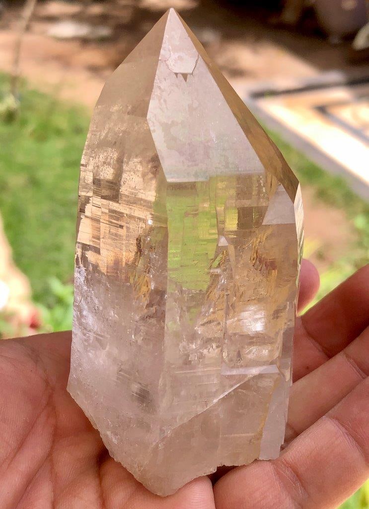 Clear Quartz Mineral Specimen 292 Grams Fully Terminated Crystal Point QTZ002: Clear Quartz Mineral Specimen 292 Grams Fully Terminated Crystal Point QTZ002Shipping Rate: $45.00 .shipping rates are determined by Parcel weight and destination.Combined shipping: We offer combine s