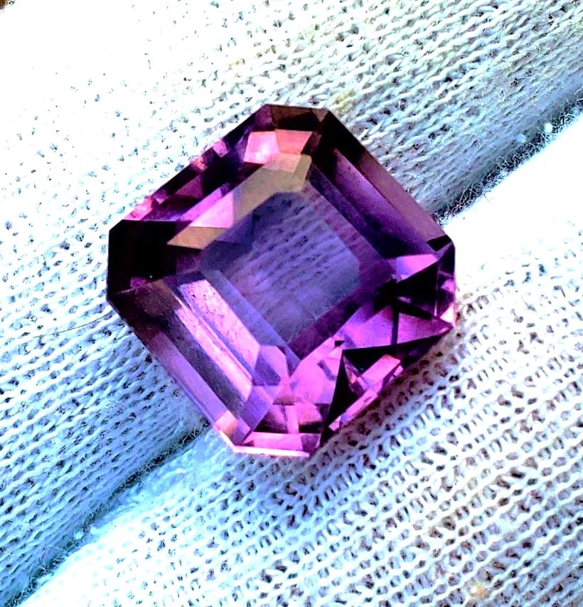 Amethyst Asscher Cut - 9 Carats: Amethyst Asscher Cut - 9 Carats - 13.5X13.5X8 mmShipping Rate: $15.00 .shipping rates are determined by Parcel weight and destination.Combined shipping: We offer combine shipping on multiple items pur