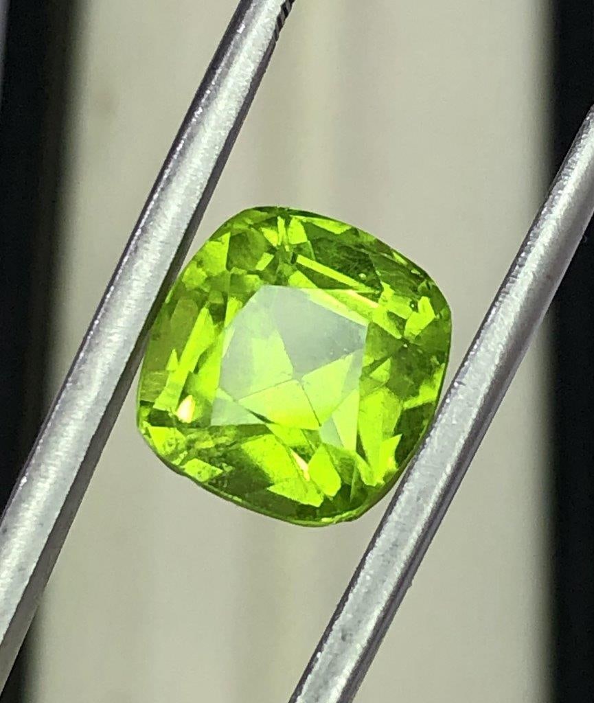 6.75 Carats 7up Colour Natural Peridot Gemstone - 11X10.5X9 mm (1 of 5)