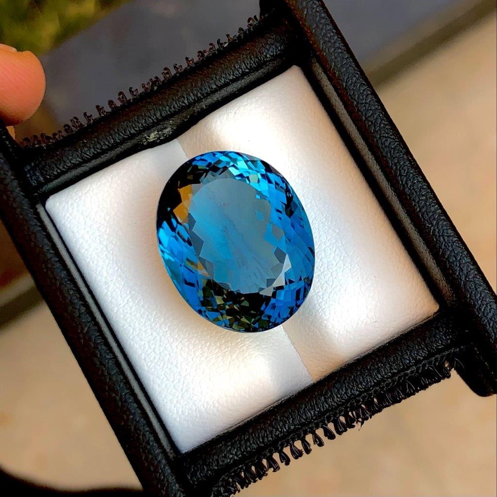 Flawless London Blue Topaz - 27.70 Carats - 20X16X11 mm: Flawless London Blue Topaz - 27.70 Carats - 20X16X11 mmShipping Rate: $15.00 .shipping rates are determined by Parcel weight and destination.Combined shipping: We offer combine shipping on multiple it