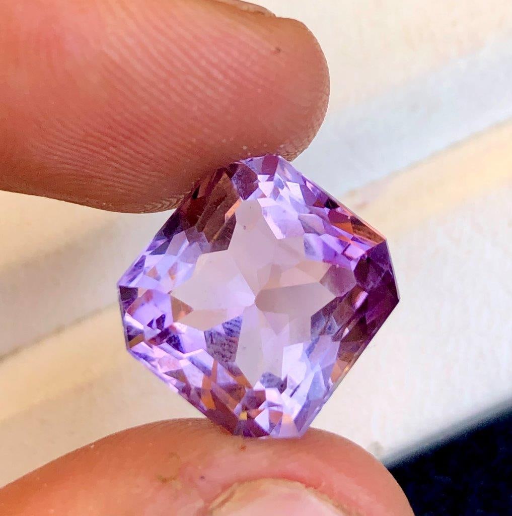 Flawless Amethyst gemstone - 11.05 Carats: Flawless Amethyst gemstone - 11.05 CaratsShipping Rate: $15.00 .shipping rates are determined by Parcel weight and destination.Combined shipping: We offer combine shipping on multiple items purchased 