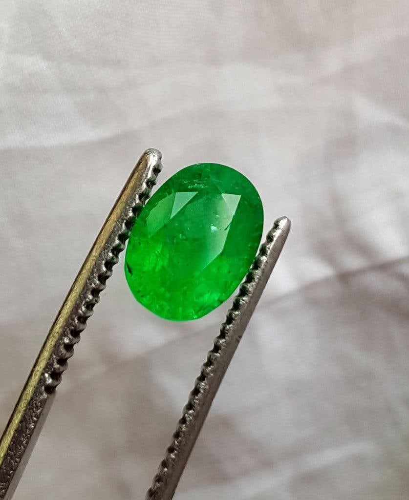 Oval Emerald - 1.85 Carats: Oval Emerald - 1.85 Carats - 9X8X6 mmShipping Rate: $15.00 .shipping rates are determined by Parcel weight and destination.Combined shipping: We offer combine shipping on multiple items purchased to r