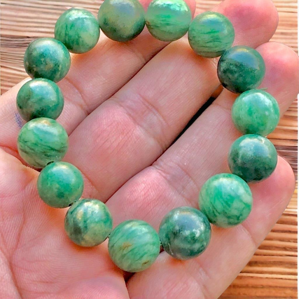 Emerald Green Aventurine Beaded Bracelet: Emerald Green Aventurine Beaded Bracelet Shipping: