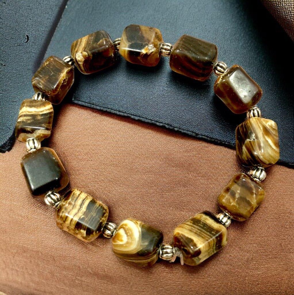 Unique Design Beaded Bracelet: Unique Design Beaded Bracelet Shipping: Domestic: Flat-rate of 23$ to anywhere within the contiguous U.S.International: Foreign shipping rates are determined by destination. International shipping