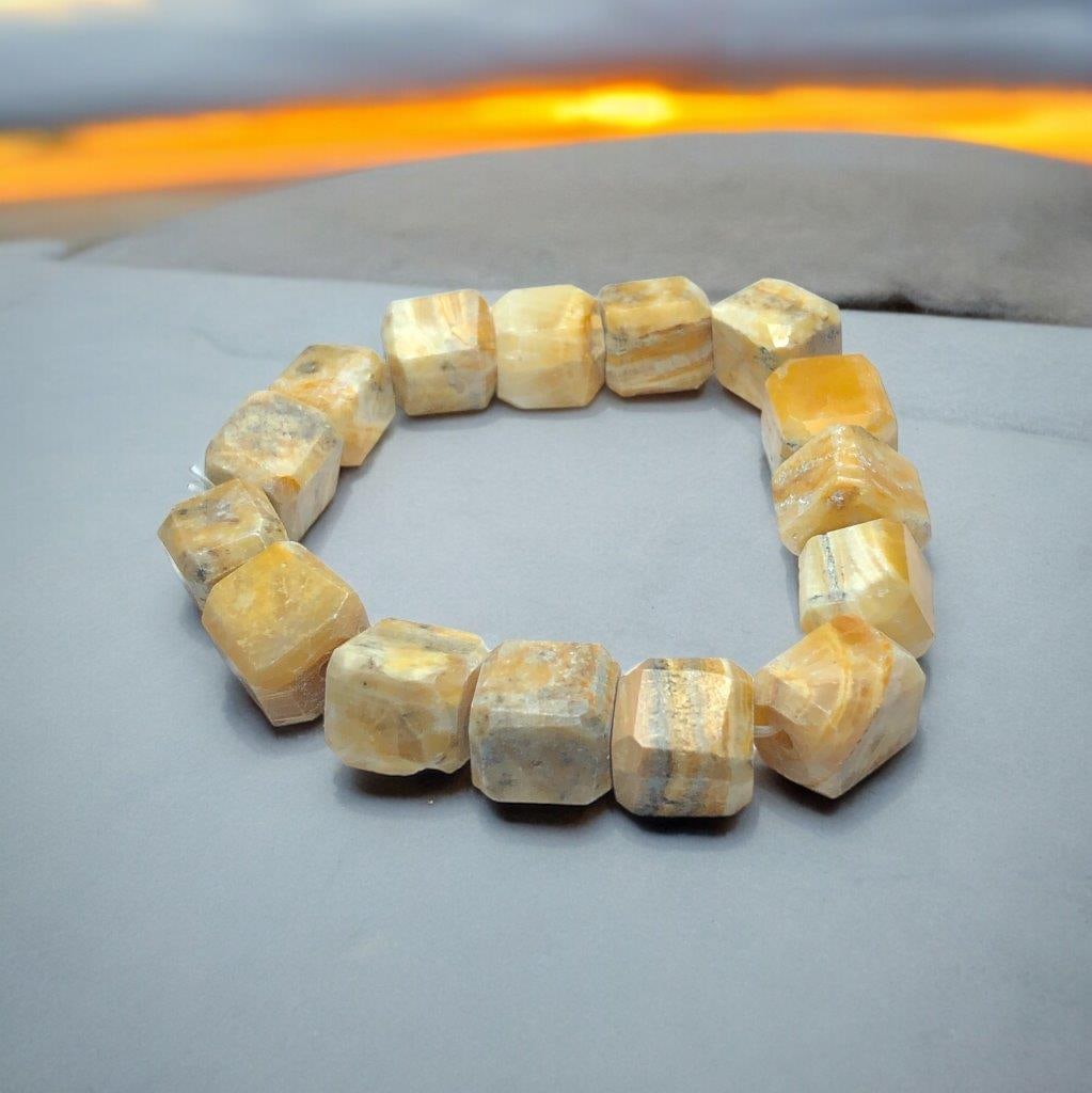 Mix Calcite Healing Bracelet: Mix Calcite Healing Bracelet Shipping: Domestic: Flat-rate of 23$ to anywhere within the contiguous U.S.International: Foreign shipping rates are determined by destination. International shipping may