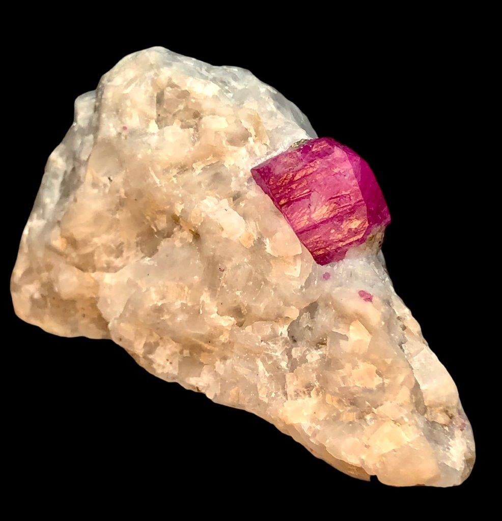58 Grams Ruby Mineral O Matrix - 60X29X25 mm: 58 Grams Ruby Mineral O Matrix - 60X29X25 mm Shipping Rate: FREE SHIPPING .shipping rates are determined by Parcel weight and destination.Combined shipping: We offer combine shipping on multiple items