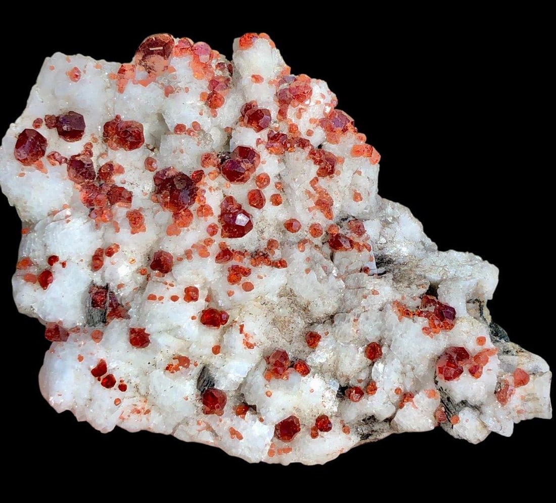 Spessartine Garnet Mineral Specimen - 93X65X22 mm - 114 Grams: Spessartine Garnet Mineral Specimen - 93X65X22 mm - 114 Grams Shipping Rate: FREE SHIPPINGshipping rates are determined by Parcel weight and destination.Combined shipping: We offer combine shipping on