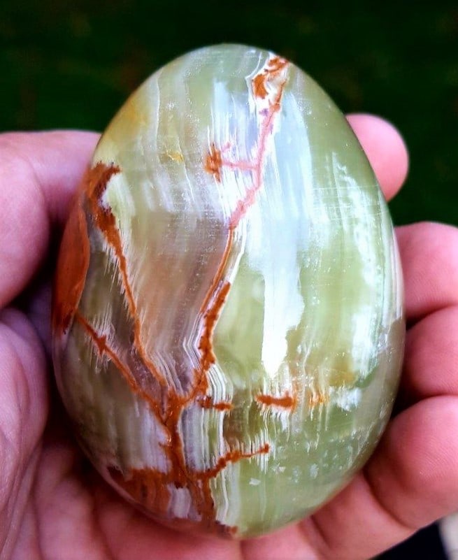 Hand Carved Onyx Egg - 251 Grams: Hand Carved Onyx Egg - 251 GramsShipping Rate: $36.00 .shipping rates are determined by Parcel weight and destination.Combined shipping: We offer combine shipping on multiple items purchased to