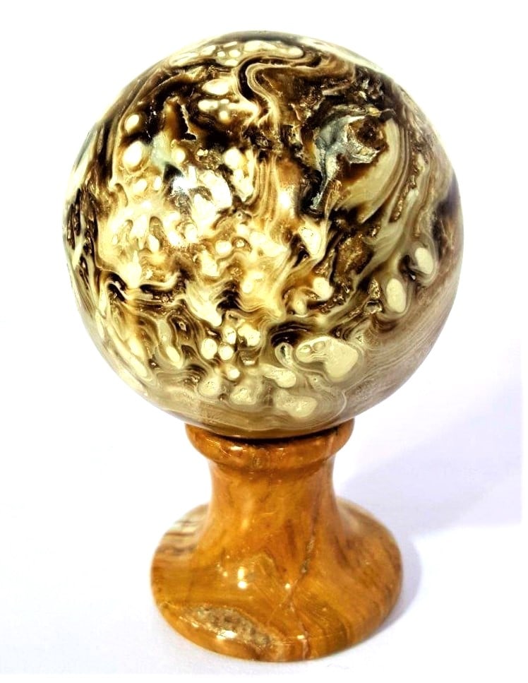 Itched Choclate Calcite Sphere -471 Grams: Itched Choclate Calcite Sphere -471 Grams - Diameter 61 mmShipping Rate: $45.00 .shipping rates are determined by Parcel weight and destination.Combined shipping: We offer combine shipping on