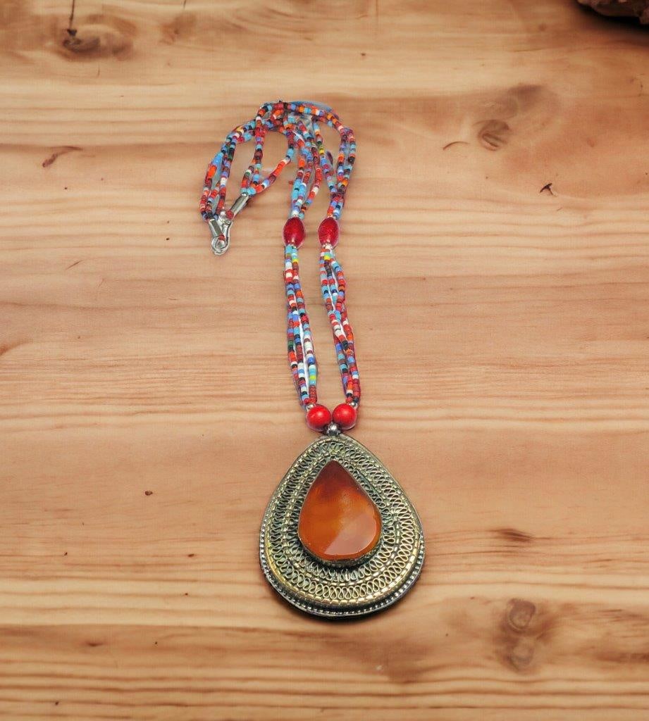Hand Made Very Beautiful Agate Necklace: Hand Made Very Beautiful Agate NecklaceShipping Rate: $23.00 .shipping rates are determined by Parcel weight and destination.Combined shipping: We offer combine shipping on multiple items purchased to