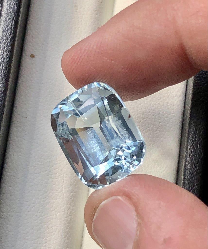 16.70 Carats Fine Quality Natural Sea Blue Aquamarine Gemstone - 17X13X12 mm (1 of 6)