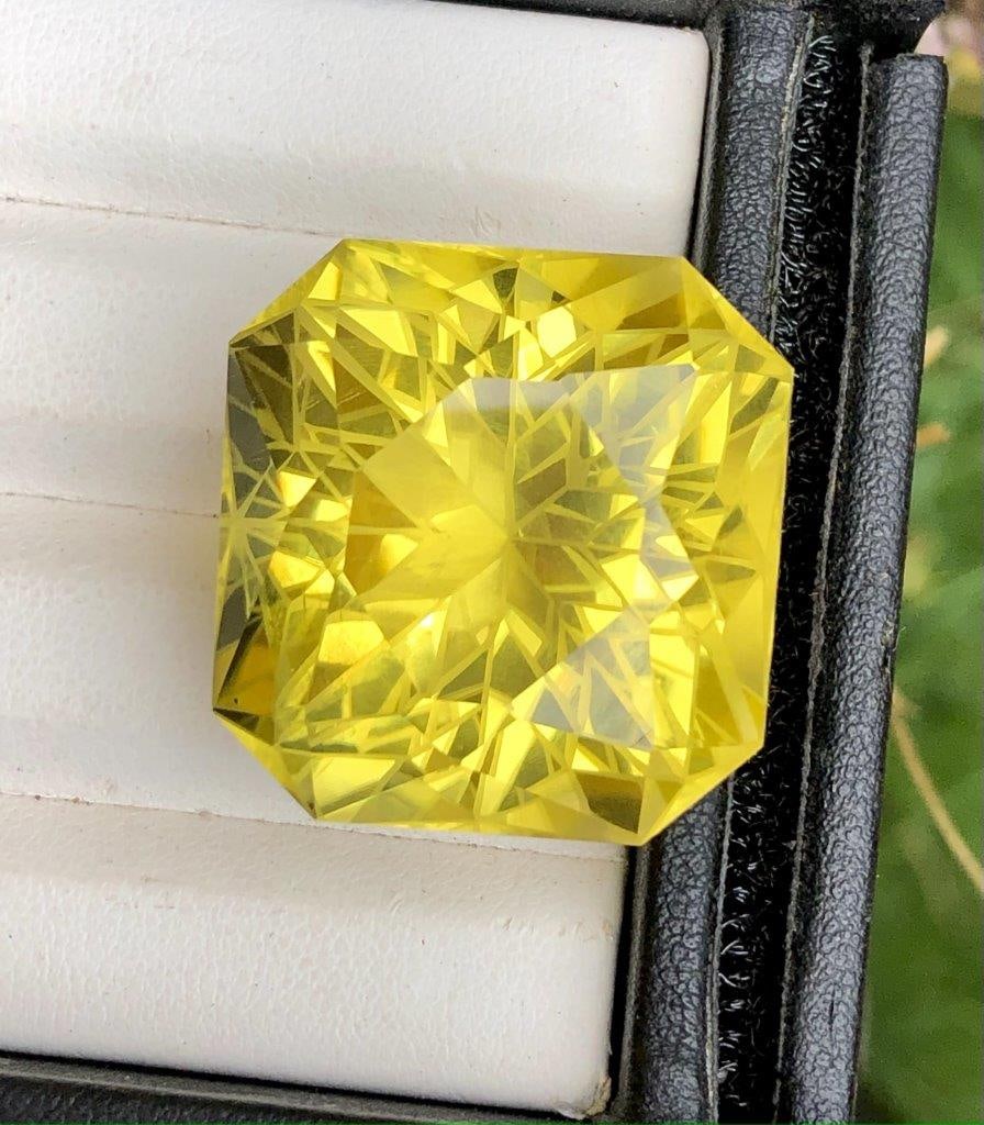 79.65 Carats Flower Cut Natural Citrine Quartz Gemstone - 27X25X21 mm: 79.65 Carats Flower Cut Natural Citrine Quartz Gemstone - 27X25X21 mmShipping Rate: $15.00 .shipping rates are determined by Parcel weight and destination.Combined shipping: We offer combine shipping 