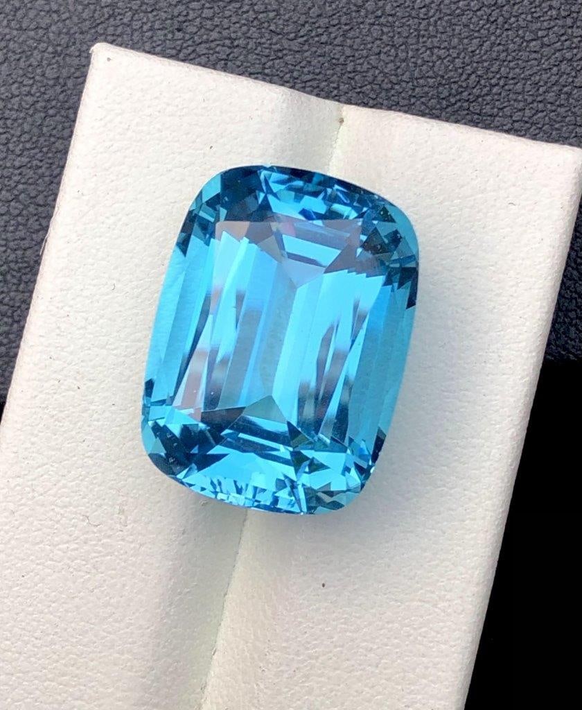 30 Carats Swiss Blue Topaz Gemstone - 20X15X12 mm: 30 Carats Swiss Blue Topaz Gemstone - 20X15X12 mmShipping Rate: $15.00 .shipping rates are determined by Parcel weight and destination.Combined shipping: We offer combine shipping on multiple items pu