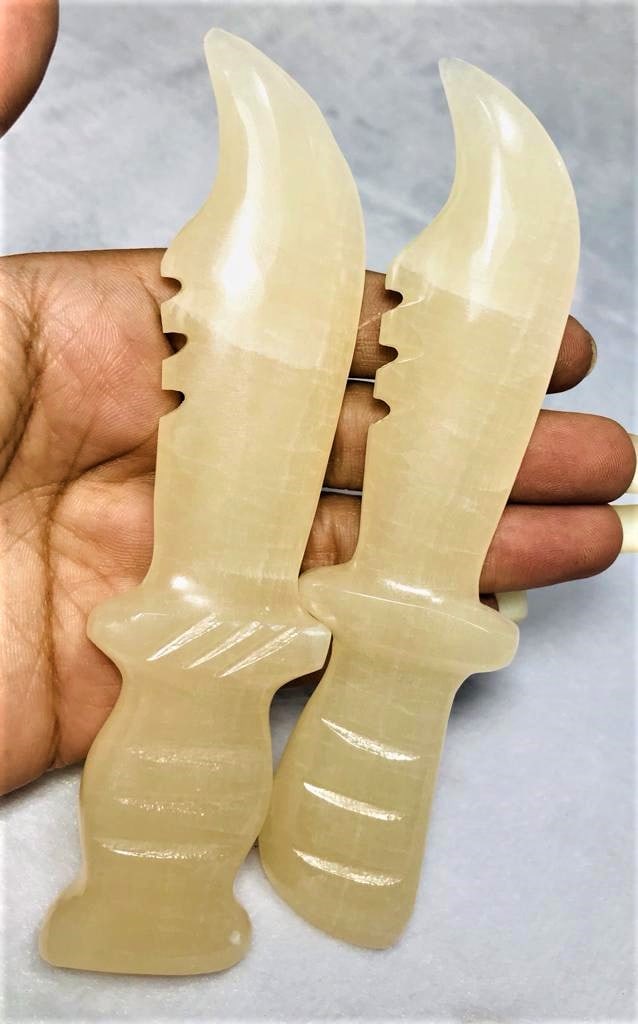 Honey Calcite Knife Pairs 147.6G (1 of 2)