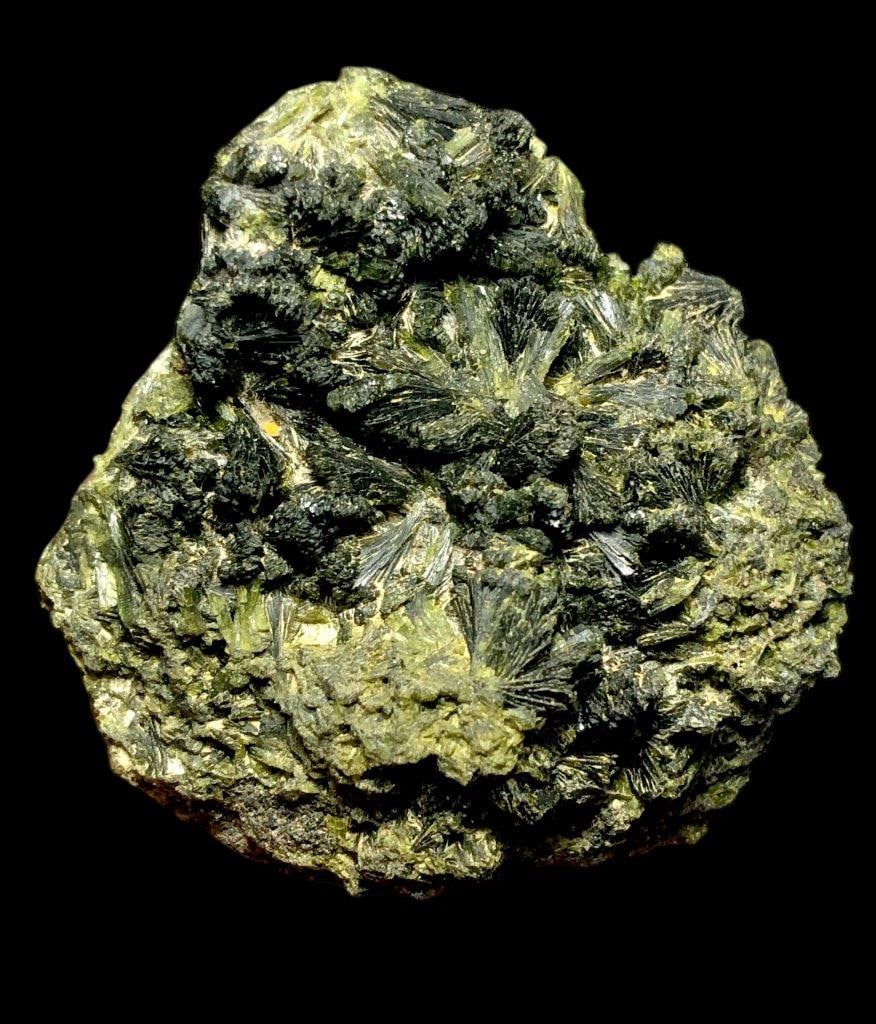 165.90 Grams Natural Epidote Mineral Specimen - 66X61X38 mm: 165.90 Grams Natural Epidote Mineral Specimen - 66X61X38 mm Shipping Rate: 23$ .shipping rates are determined by Parcel weight and destination.Combined shipping: We offer combine shipping on multiple 