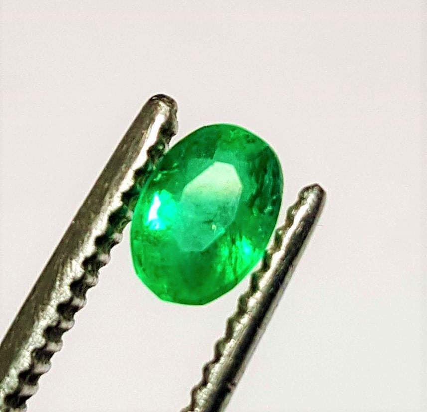 Oval Shape Emerald - 1.10 Carats - 8X6X5 mm (1 of 2)