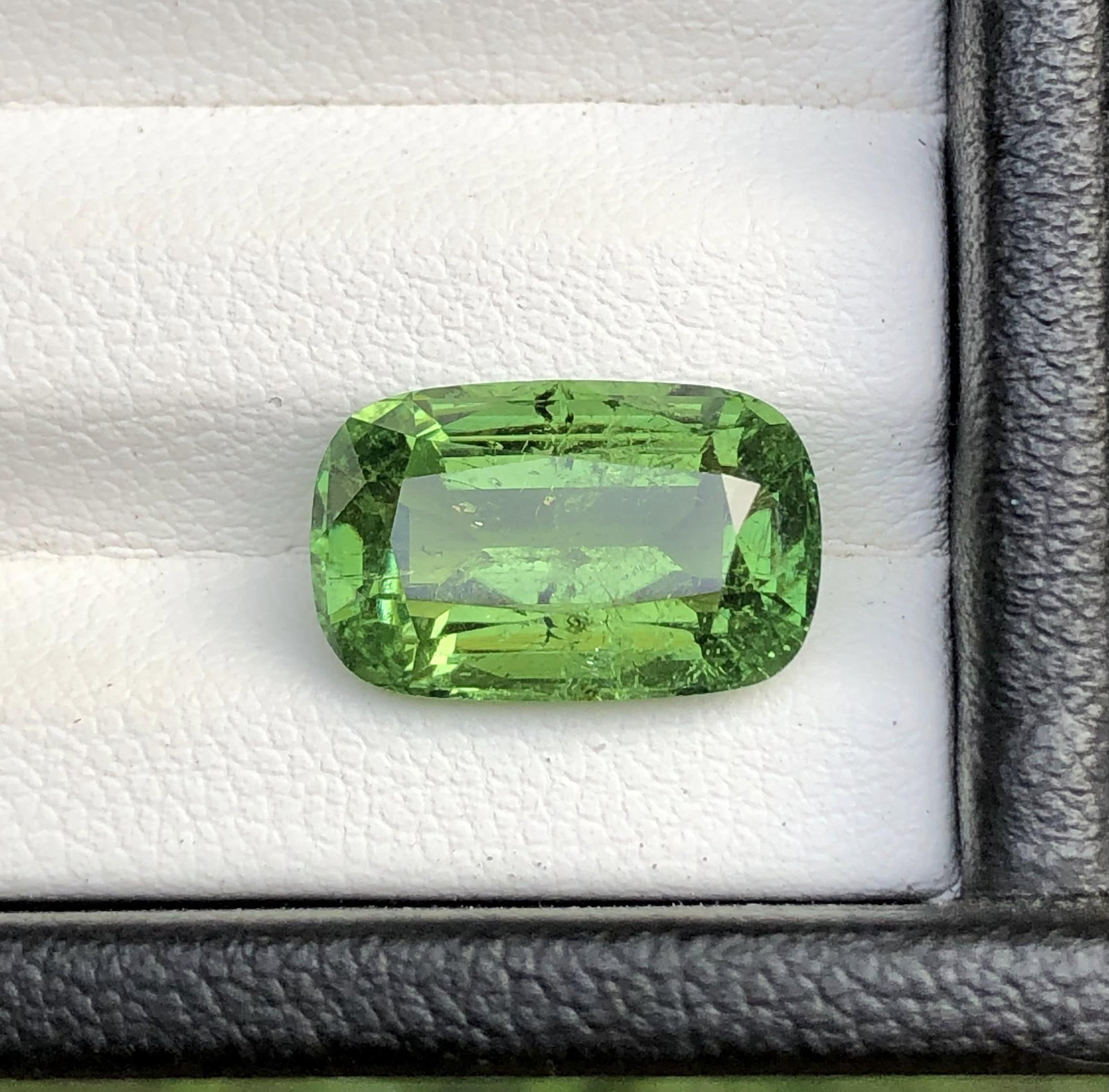 6.20 Carats Natural Chrome Tourmaline Gemstone For Ring Making - 14X9X6.5 mm: 6.20 Carats Natural Chrome Tourmaline Gemstone For Ring Making - 14X9X6.5 mm Shipping Rate: FREE SHIPPINGshipping rates are FREE WORLDWIDECombined shipping: We offer combine shipping on multiple items