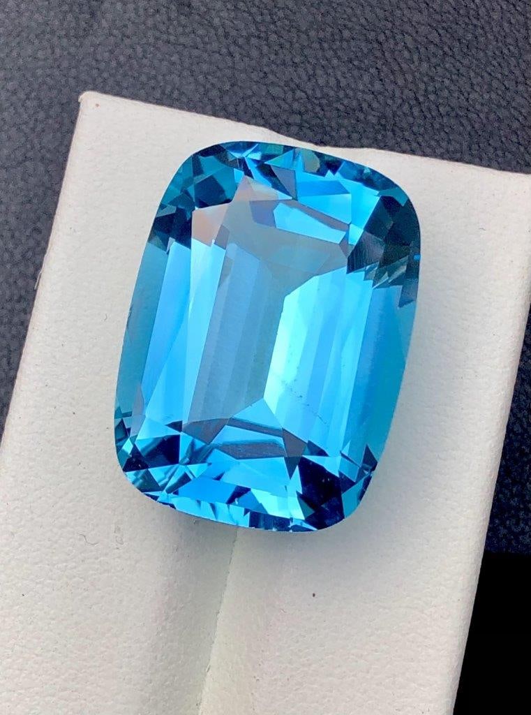 44.60 Carats Amazing Flawless Swiss Blue Topaz Gemstone - 25X18X12 mm (1 of 2)