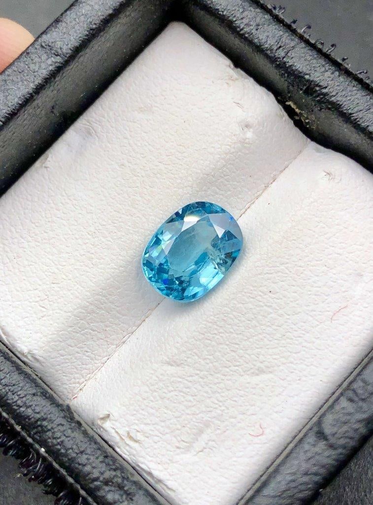 3.05 Carats Natural Zircon - 9X6X5 mm (1 of 4)