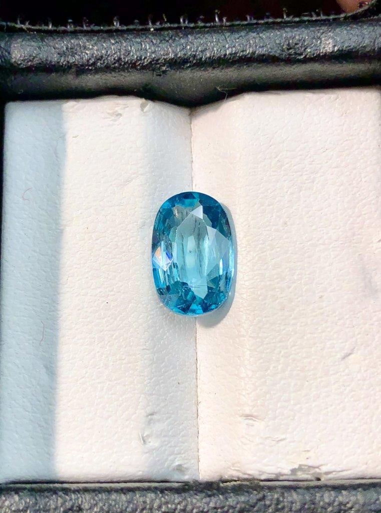 2.95 Carats Amazing Natural Zircon - 10X7X4 mm (1 of 5)